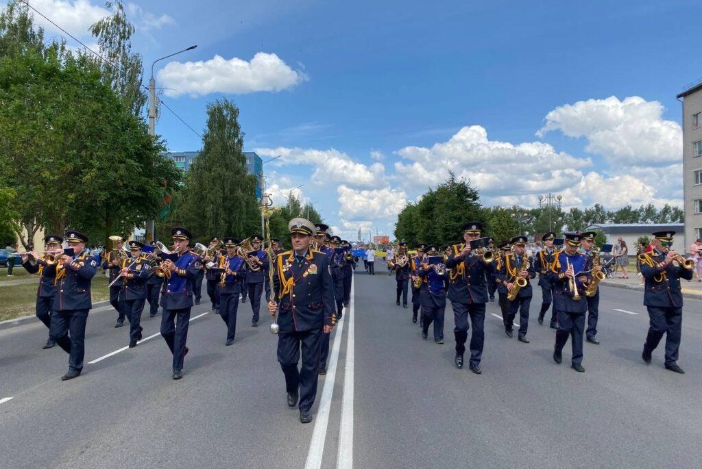 Аркестр "Віціны" падчас парада ў гонар 430-годдзя горада Стоўбцы, 2023